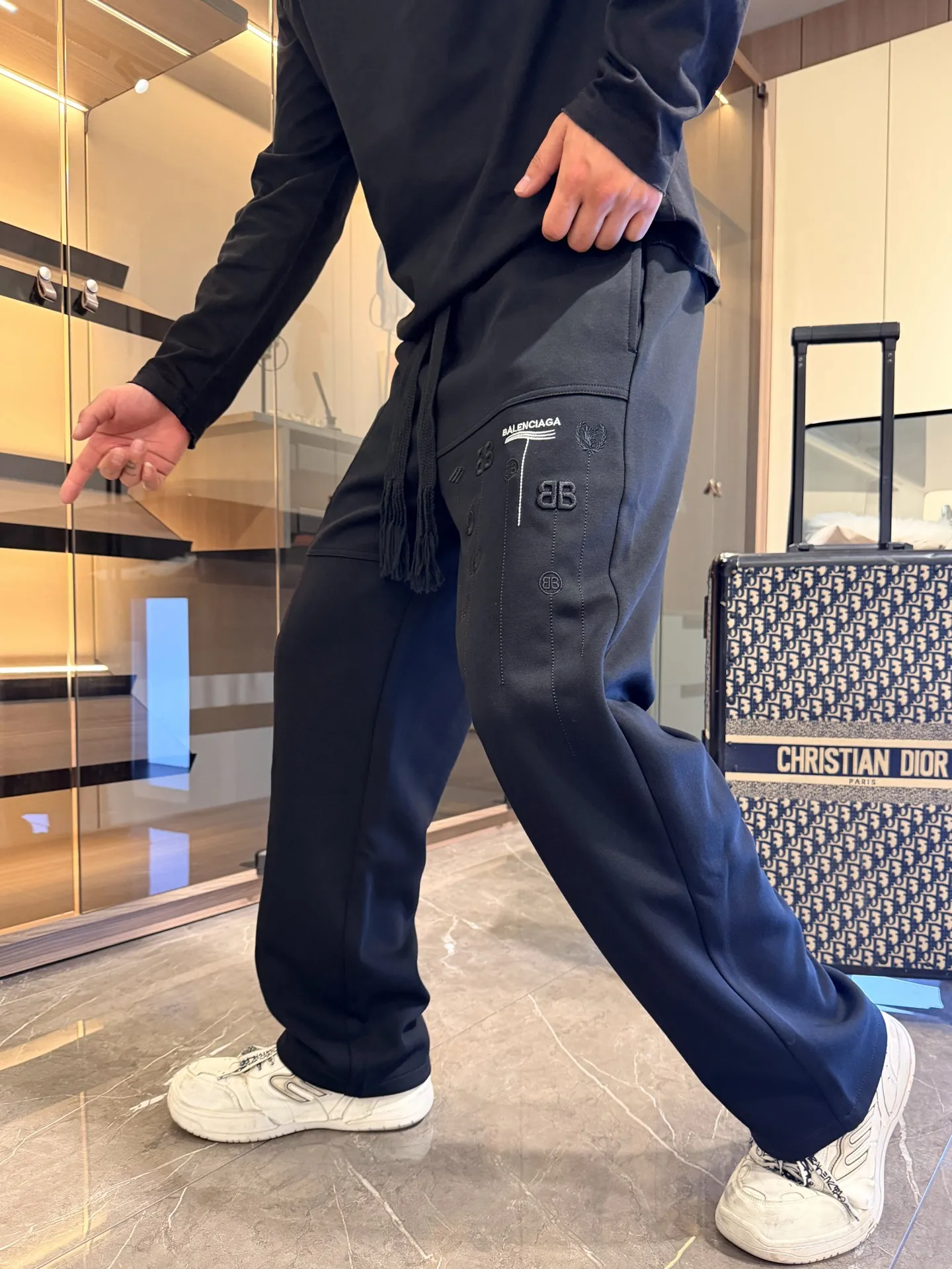 Balenciaga [High Version] 2026 Autumn and Winter latest products, available at counters at the same time, Original product, fashionable casual trousers and casual trousers, using imported original fabrics, top-grade embroidery 🪡 craft letter pattern logo, original hardware accessories decoration, simple yet fashionable, fashionable and handsome upper body, Sizes: M-3XL